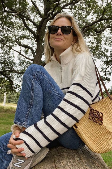 5 Autumn Outfit Ideas That Will Take You 30 Seconds To Style Crochet Dress Patterns, Striped Clothes, Breton Top, Jumper Outfit, Simple Fall Outfits, Innovative Fashion, Fashion Joggers, Mode Inspo, 가을 패션