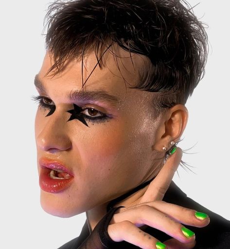 Makeup On Men Aesthetic, 80s Men Makeup, Men Runway Makeup, Male Rave Makeup, Men’s Editorial Makeup, 80s Punk Makeup Men, Rave Makeup Men, Metal Makeup Men, Rockstar Makeup Men