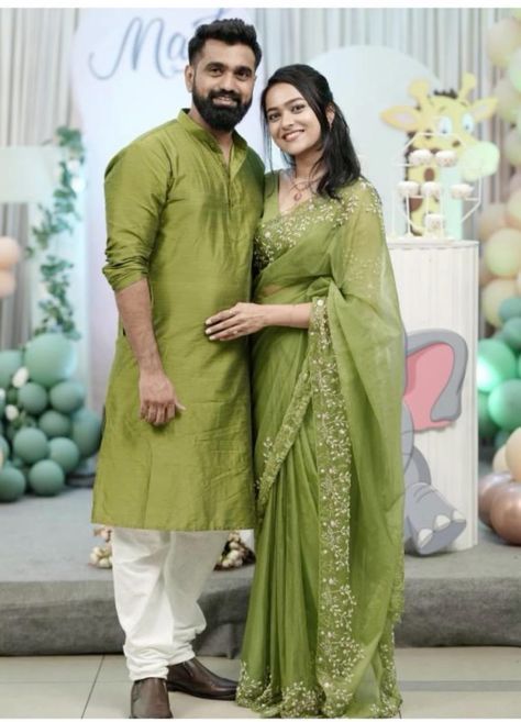 Engagement Costume For Couple Indian, Husband Wife Twinning Dress Indian, Couple Clothes Matching Wedding, Couple Saree And Kurta, Couple Twinning Outfits Indian, Wedding Anniversary Outfit Ideas, Couple Dress Matching Indian, Family Matching Outfits Indian, Couple Dress Matching