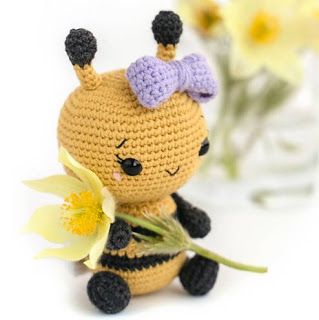 PATRONES AMIGURUMI GRATIS: PATRON GRATIS ABEJA AMIGURUMI 43908 Amigurumi Bee, Bee Free, Bee Toys, Crochet Bee, Crochet Animals Free Patterns, Christmas Ornament Pattern, Crochet Christmas Ornaments, Crochet Animal Patterns, Kirigami