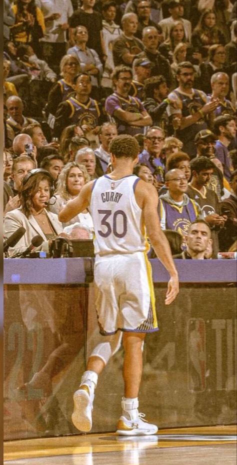 Last Chance U Basketball Wallpaper, Stephen Curry Wallpapers Aesthetic, Steph Curry Wallpapers, Nba Wallpapers Stephen Curry, Stephen Curry Wallpaper, Curry Wallpaper, Stephen Curry Basketball, Stephen Curry Pictures, Curry Warriors