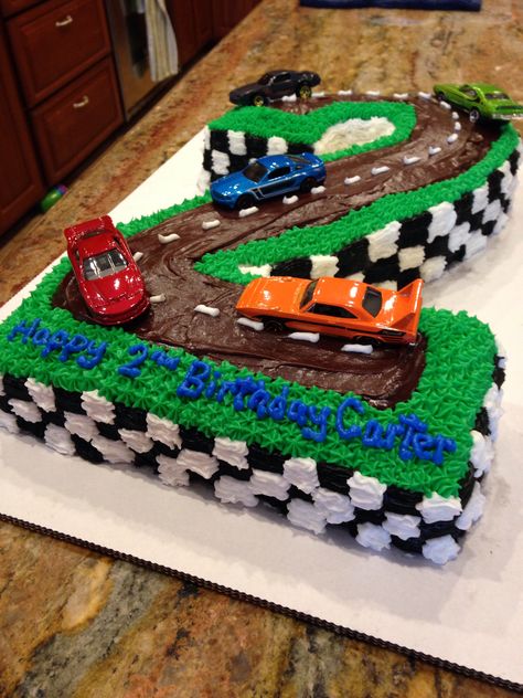 Cars happy birthday cake for two year old - used matchbox cars on top! Race Car Cakes, Hotwheels Birthday Party, Cars Birthday Cake, Hot Wheels Birthday, Disney Cars Birthday, Cars Birthday Party Disney, 1st Birthday Cakes, Race Car Birthday, Simple Birthday Cake