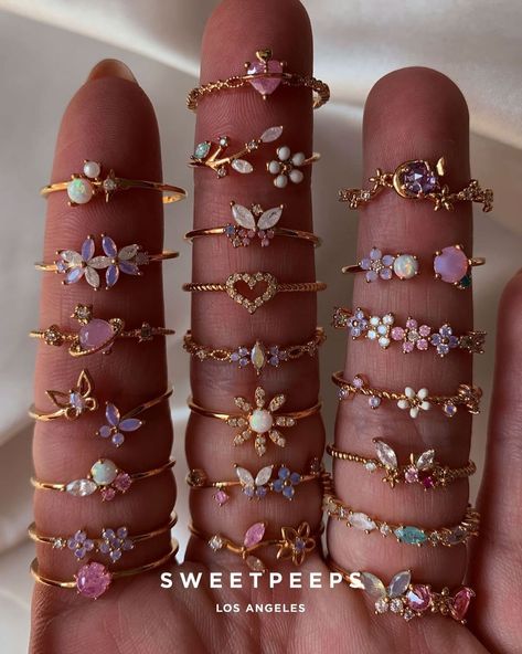 Beautiful rings Korean style. Butterfly, flowers, heart rings Credits: sweetpeeps Rings Korean Style, Gold Earrings Studs Simple, Minimalist Accessories Jewellery, Rings Korean, Stylish Jewelry Accessories, Rings Flower, Cute Promise Rings, Oc Creator, Butterfly Rings