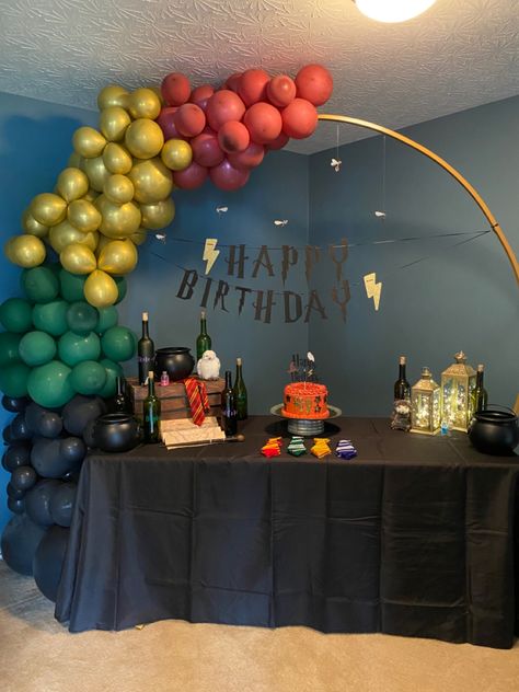 Harry Potter Baby Shower Balloon Arch, Harry Potter Birthday Balloons, Harry Potter Balloon Garland, Harry Potter Balloon Arch, Harry Potter 1st Birthday Boy, Harry Potter First Birthday, Harry Potter Balloons, Harry Potter Theme Birthday, Harry Potter Colors