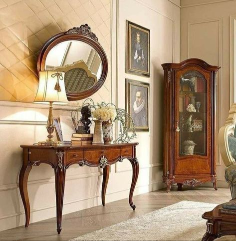 Sideboard Decor Dining Room, Dining Room Decor Traditional, Antique Console Table, Round Dining Room Sets, Drawing Room Decor, Classic Furniture Design, Luxury Furniture Living Room, Foyer Decor, House Arch Design