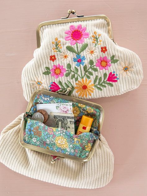 Kisslock Coin Purse - Cream Folk Flower-view 1 Flower Men, Crochet Coin Purse, Boho Bandeau, Folk Floral, Clasp Purse, Cork Bag, Flower Purses, Folk Art Flowers, Embroidery Vintage