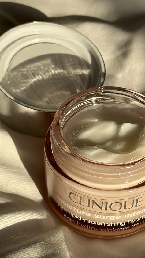 Cosmetic Clinique aesthetic cream moisturiser skin care photo beauty mobile косметика фото на телефон постельное белье на белом Clinique Aesthetic, Moisturizer Aesthetic, Clinique Cosmetics, Clinique Skincare, Best Instagram Feeds, Moisture Surge, Clinique Moisture Surge, Clinique Moisturizer, Moisturizer For Dry Skin