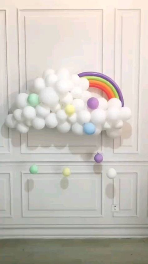 Ballon Arrangements, Birthday Backdrop Design, Link Balloons, 1st Birthday Balloons, Balloon Clouds, Baby Birthday Decorations, Cloud Decoration, Minnie Mouse Pictures, Birthday Party Decorations Diy