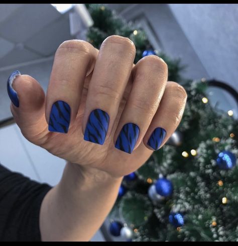 Blue Nails Beach, Holiday Nails Blue, Nail Design Dark, Glitter Blue Nails, Nails Sky Blue, Short Blue Nails, Nail Designs Blue, Blue Nail Design, Blue And White Nails