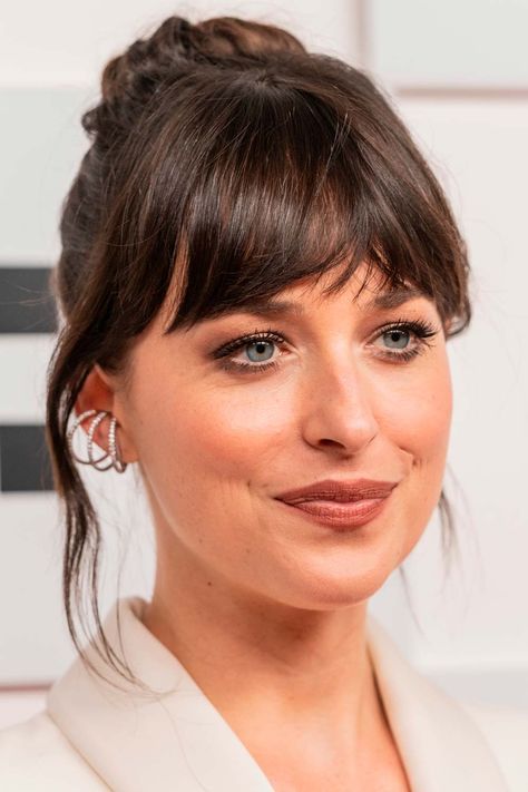 Ways You Can Rock Your Look With The Bottleneck Bangs ★ Trendy Ways to Rock with Bottleneck Bangs Bottleneck Bangs Wavy Hair, Bottleneck Bangs Medium Hair, Bottle Neck Bangs Hair, Bottleneck Bangs, Dakota Johnson Bangs, Bobs Hairstyles, Choppy Bobs, Dakota Johnson Hair, Bangs And Glasses