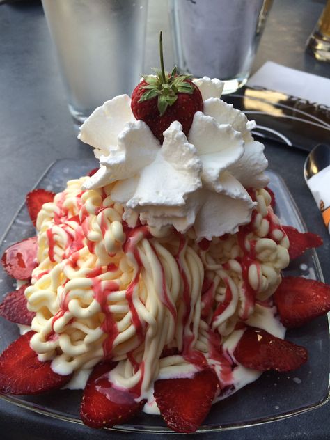 Spaghetti ice cream. Germany 7/17/15 Spaghetti Ice Cream Germany, German Ice Cream, Spaghetti Ice Cream, Pretty Desserts, Strawberry Art, Disney World Food, Pretty Dessert, Historical Quotes, Pasta Shapes