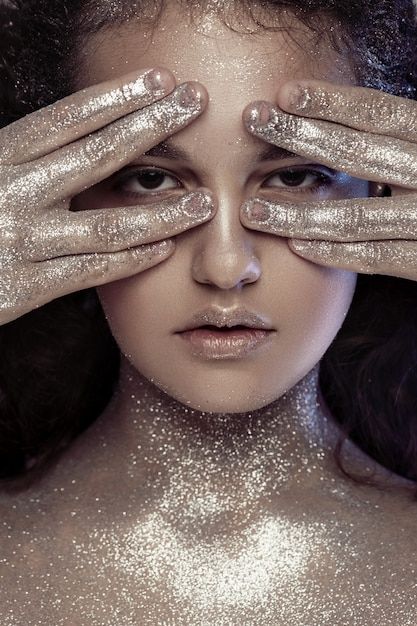 Glitter No Rosto, Glitter Photo Shoots, Make Better Choices, Glitter Photography, Free Photo Filters, Glitter Face, Glitter Photo, Personal Care Products, Photoshop Effects