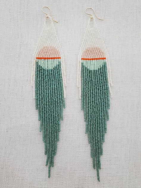 Crescent Moon Beaded Earrings, Color Block Beaded Earrings, Beading Board, Handwoven Earrings, Fringe Jewelry, Seed Bead Jewelry Patterns, Beaded Earrings Diy, Sweet Earrings, Beading Jewelery