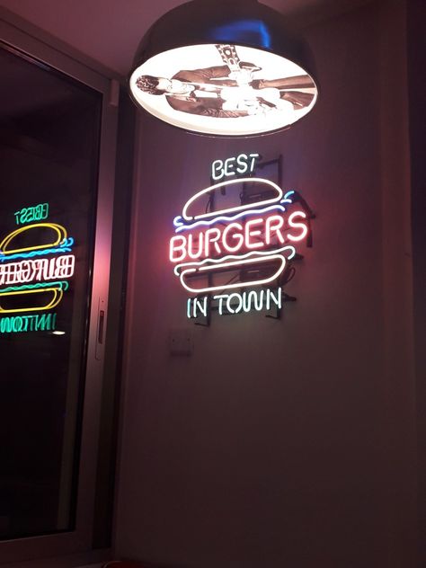 Burger Restaurant Aesthetic, Burger Asthetic Picture, Papas Games, Local Burger, Restaurant Aesthetic, Burger Restaurant, Restaurant Management, Smash Burger, Aesthetic Pics