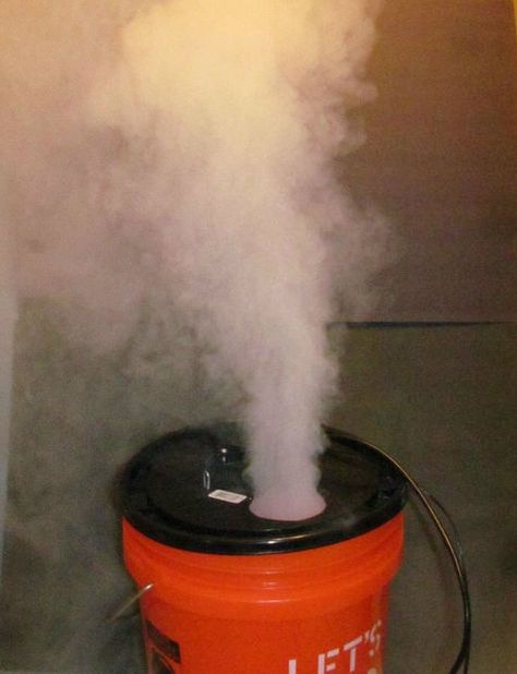 Water Only Fog Machine (No Dry Ice, No Fog Juice) Haunted Props, Haunted Trail, Cheap Halloween Diy, Boo Bash, Cheap Diy Halloween Decorations, Scary Halloween Decorations Outdoor, Hallowen Ideas, Halloween Decorations Outdoor, Halloween Props Diy