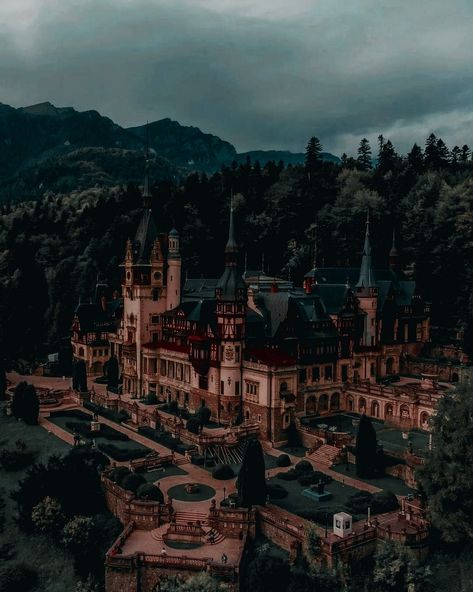 Fairytale Aesthetic, Medieval Aesthetic, Dark Castle, Castle Aesthetic, Royalty Aesthetic, Royal Aesthetic, Academia Wallpaper, Chateau France, Fantasy Castle