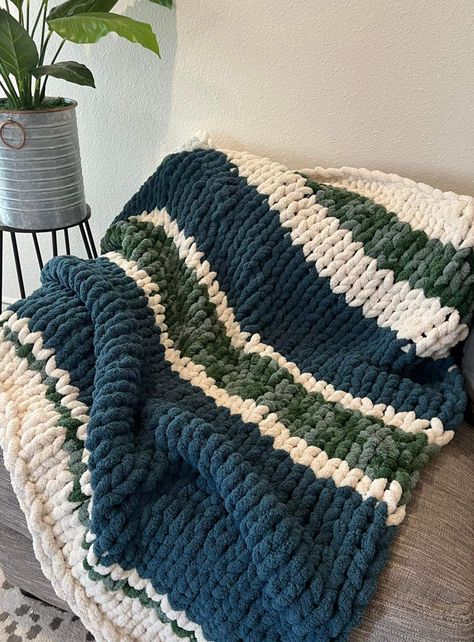 3 Color Chunky Knit Blanket, Puffy Blanket Crochet, Puffy Yarn Blanket, Chunky Finger Knit Blanket, Crochet Blanket Chunky Yarn, Chunky Knit Blanket Pattern Color Combos, Fluffy Crochet Blanket, Blue Chunky Knit Blanket, Crochet Patterns Quick