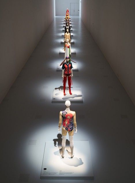 The Work of Issey Miyake, exhibition at National Art Center in Japan. #Mar2016 Cool Art Exhibition, Fashion Display Exhibitions, Fashion Art Exhibition, Fashion Exhibition Display Ideas, Fashion Exhibition Design, Fashion Exhibition Display, Exhibition Lighting, Fashion Exhibition, Fashion Museum