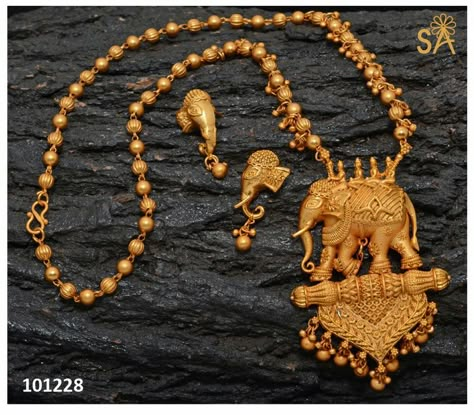 Elephant love ♡♡♡ Elephant Design Necklace Gold, Elephant Teeth, Jhumkas Earrings, Gold Pendent, Gold Necklace Indian, Gold Necklace Indian Bridal Jewelry, Wedding Jewellery Collection, Antique Gold Jewelry, Elephant Love