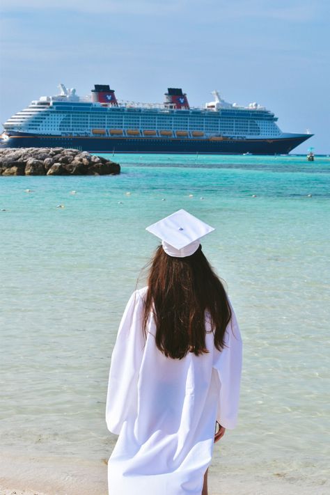 Cruise Senior Pictures, Graduation Photo Ideas, Grad Pic, Graduation Pics, Graduation 2024, Graduation Poses, Grad Photoshoot, Princess Cruise, Graduation Photo