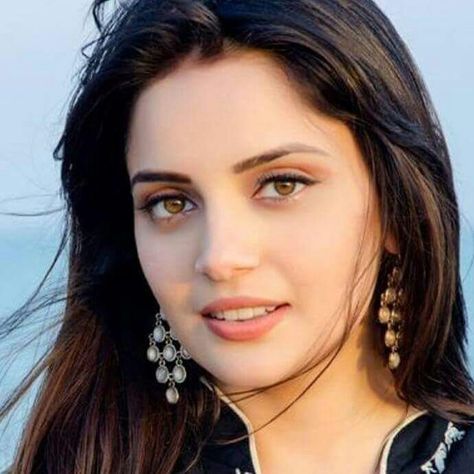 Armeena rana khan Armeena Rana Khan, Dream Cast, Shake Shack, Pakistani Actress, Beautiful Eyes, Top 10, A Woman, Most Beautiful, Actresses