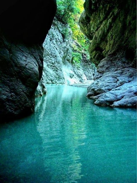 The Shala River, also known as "Lumi I Shales," is a lesser-known but beautiful natural attraction in Albania. It's distinct from Komani Lake and is famous for its pristine beauty and outdoor activities in the Albanian Alps. Shala River Albania, Albania Alps, Albania Places, Albania Nature, Albanian Alps, Albania, Travel Bucket, Travel Bucket List, The River