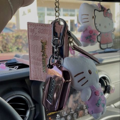 Pink Car Accessories, Hello Kitty Car, New Car Accessories, Girly Car Accessories, School Bag Essentials, Car Deco, Purse Essentials, Girly Car, Cute Car Accessories