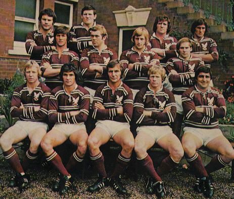 10. John O'Neill 1972-74 (51 games) Prop   John O'Neill (back row second from the right) was an Australian representative rugby league prop forward whose club career was with the South Sydney and Manly-Warringah during the 1960s and early 1970s. He made 2 Test appearances for the Australian national representative side; he represented in 7 World Cup matches in two World Cups and in one World Championship match and in 5 Kangaroo tour matches in 1973. Australian Rugby League, Rugby Logo, Rugby Vintage, Fairy Bedroom, Football Logos, World Cup Match, Back Row, Character Aesthetics, Rugby League