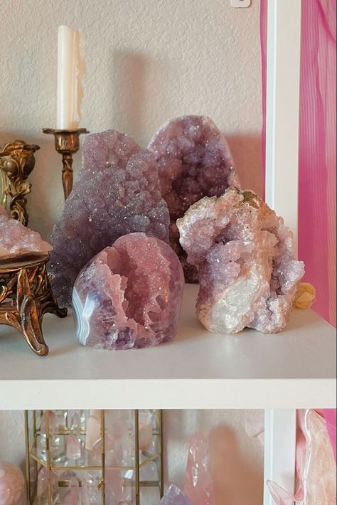 Crystals As Decor, Big Crystals Home Decor, Crystal Set Up, Crystal Collection Aesthetic, Minerals Aesthetic, Expensive Crystals, Statement Crystals, Crystals At Home, Big Crystals