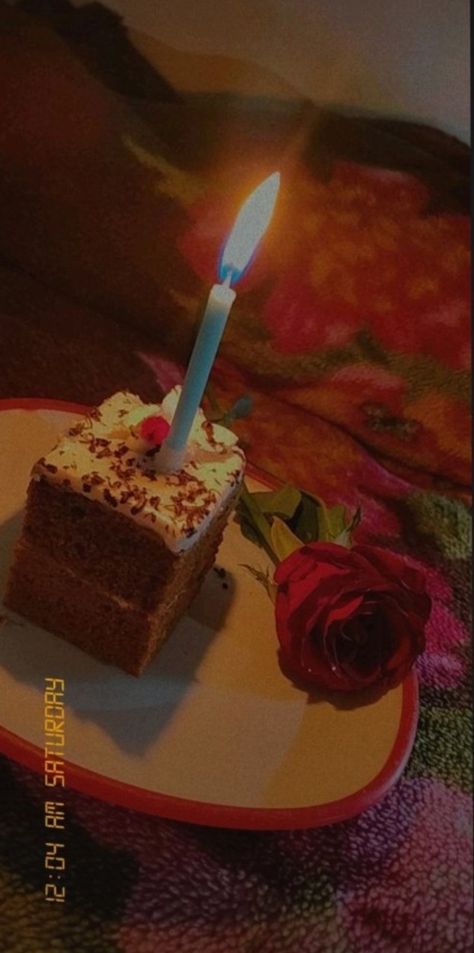 Cake candle rose Snap idea Pastry Snap, Cake Snap, Rose Snap, Cake Candle, Food Carving, Rose Candle, Candle Cake, Pastry Cake, Food Snapchat