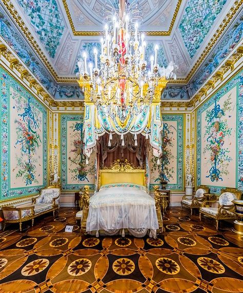 The State Bedroom at Pavlovsk Palace in Pavlovsk, St. Petersburg, Russia | In 1777, Catherine the Great gave the land for the Palace to her son, Paul I, and daughter-in-law, Maria Feodorovna, to celebrate the birth of their first son, Alexander I. Construction began in 1781 and the design was heavily influenced by Paul I's visiting Louis XVI and Marie Antoinette's Palace of Versailles Royal Bedroom Ideas, Victorian Furniture Decor, Royal Bedroom, Catherine Ii, Maria Feodorovna, Princess Palace, Palace Interior, Russian Architecture, Winter Palace