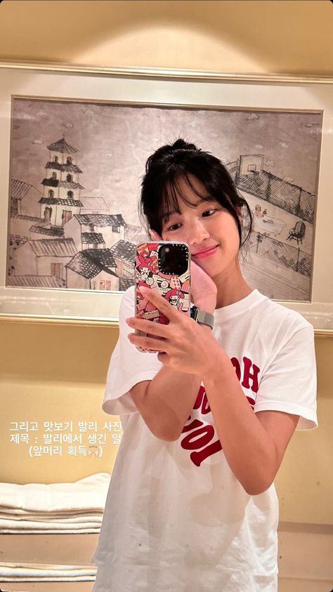 Im sol? Kim Hye Yeon, Kim Hye Yoon, Lovely Runner, Korean Actresses, Photography Senior Pictures, Tv Drama, Girl Crush, Hairstyles With Bangs, Korean Drama