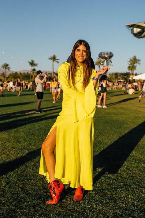 18 Coachella Outfits That Offer A Fresh Take On "Festival Style"+#refinery29 Coachella 2018, Coachella Outfits, Olive Green Romper, Festival Mode, Street Style 2018, Coachella Outfit, Festival Style, Trending Sunglasses, In The Desert