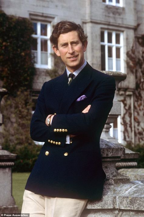 Prince Charles Style Fashion, King Charles Suits, Prince Charles Style, Prince William Outfits, Principe Charles, His 30th Birthday, Prins Charles, Balmoral Castle, Prinz Charles