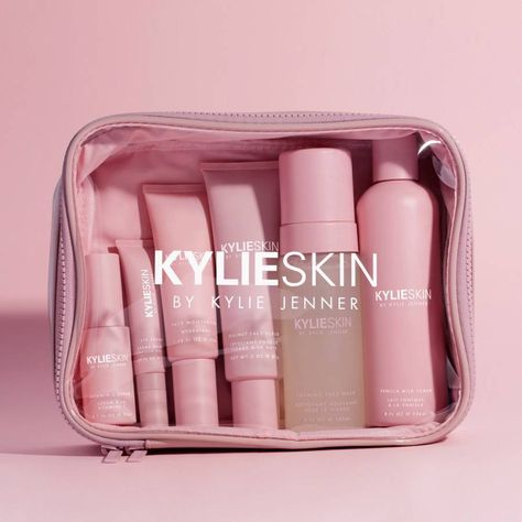 Does KylieSkin Live Up To The Hype? Maquillage Kylie Jenner, Kylie Makeup, Kylie Skin, Jenner Makeup, Kylie Jenner Makeup, Skin Essentials, Skincare Tips, Makeup Bags Travel, Kylie Cosmetics