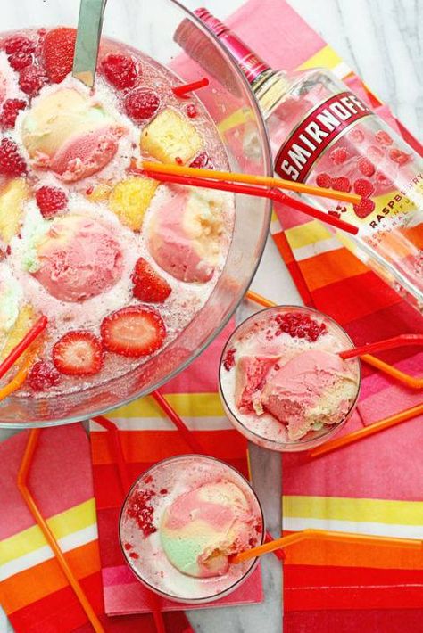 A big-batch Spiked Sherbet Punch is exactly what you need this HOLIDAY… or really any day!!! Sherbet Punch Recipes, Sherbet Punch, Alcoholic Punch Recipes, Grandbaby Cakes, Best Summer Cocktails, Alcoholic Punch, Rainbow Sherbet, Party Punch, Summer Cocktail Recipes