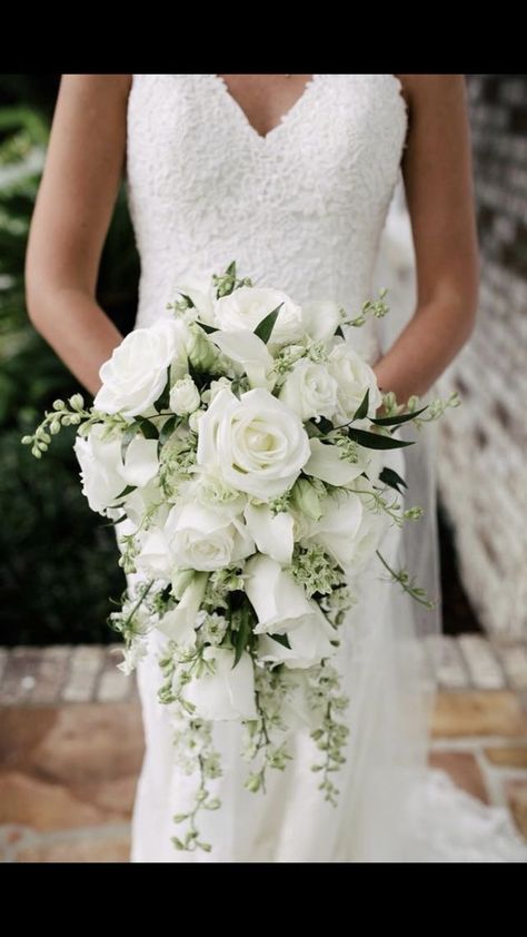 Long Wedding Bouquets Brides, Long Wedding Bouquets, White Wedding Bouquets Elegant, White Cascading Bridal Bouquet, Wedding Bouquet Styles, White Wedding Flower Arrangements, Bouquet Styles, Bride Bouquets White, Calla Lily Bridal Bouquet