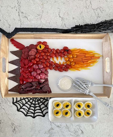 Dragon Veggie Tray, Dragon Themed Fruit Tray, Medieval Themed Party Food, Knight Birthday Party Food, Dragon Birthday Party Food, Room On The Broom Party Ideas, House Of The Dragon Snacks, Knight And Dragon Birthday Party, Dragon Taco Party