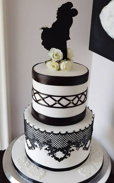 Xhosa Wedding Cake, Black And White Theme Cake, Xhosa Bride, African Cake, African Kitchen, Xhosa Attire, Shoe Template, Baby First Birthday Cake, Traditional Wedding Cakes