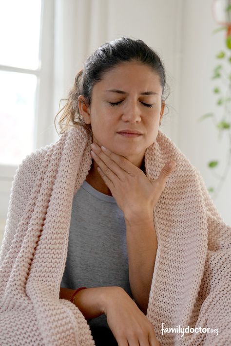 Explore our helpful guide on the symptoms and causes of a sore throat and what you can do to help ease the pain. Gargle Salt Water, Salivary Gland Stone, Medical Remedies, Throat Tea, Sick Of Being Sick, Sore Throat Tea, Greek Yogurt Dressing, Throat Pain, Dry Throat