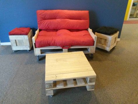 Pallet Loveseat, Floating Couch, Pallet Bench Outdoor, Wooden Pallet Crafts, Repurpose Pallets, Pallet Cabinet, Diy Pallet Wall, Pallet Headboard, 1001 Pallets