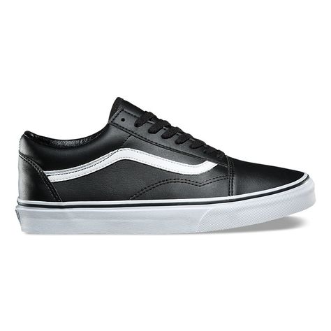 Classic Tumble Old Skool Tennis Vans, Minimalism Fashion, Mens Vans Shoes, Tenis Vans, Sneak Attack, Old Skool Black, Shoe Crafts, Shoes Vans, Skate Shoe