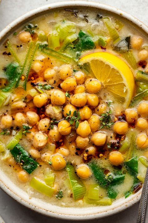 Greek-inspired chickpea stew - Lazy Cat Kitchen Flavored Chickpeas, Lazy Cat Kitchen, Cat Kitchen, Chickpea Stew, Vegan Soups, Lazy Cat, Greek Recipes, Chickpeas, A Bowl