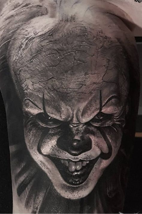 This black and grey piece is TERRIFYING. (Via IG - marekmarastattoo) #pennywise Pennywise Tattoo, Horror Movie Tattoos, Gorillas Art, Torso Tattoos, Evil Tattoos, Horror Drawing, Clown Tattoo, Movie Tattoos, Chicano Tattoo