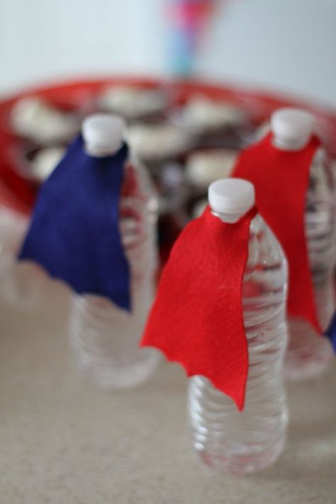 {DIY} Water Bottle Super Hero Capes | Verified Mom she 'eyeballed' the shape and size,( not much help) They are felt. Party Cooler, Superman Party, Pj Masks Birthday Party, Superman Birthday, Pj Masks Birthday, Spiderman Birthday Party, Avengers Party, Batman Party, Spiderman Party