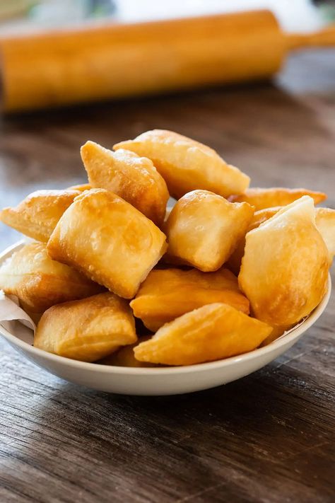 Gnocco Fritto: Italian Fried Dough Appetizer - Maricruz Avalos Kitchen Blog Deep Fried Dough, Fried Pizza Dough, Italian Fried Dough, Fried Dough Recipes, Deep Fried Pizza, Fried Bread Recipe, Italian Appetizer, Deep Fried Recipes, Oven Bread