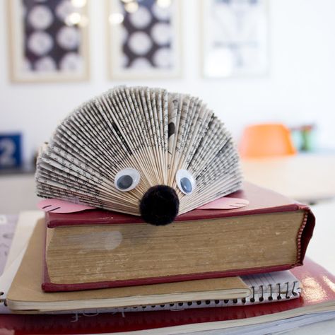 Easy Book Folding Art Craft- How to Make An Adorable Hedgehog out of paper books, a fun DIY book animal craft Book Hedgehog, Stripey Socks, Hedgehog Book, Hedgehog Craft, Book Art Sculptures, Paper Folding Crafts, Recycled Book, Easy Books, Book Page Crafts