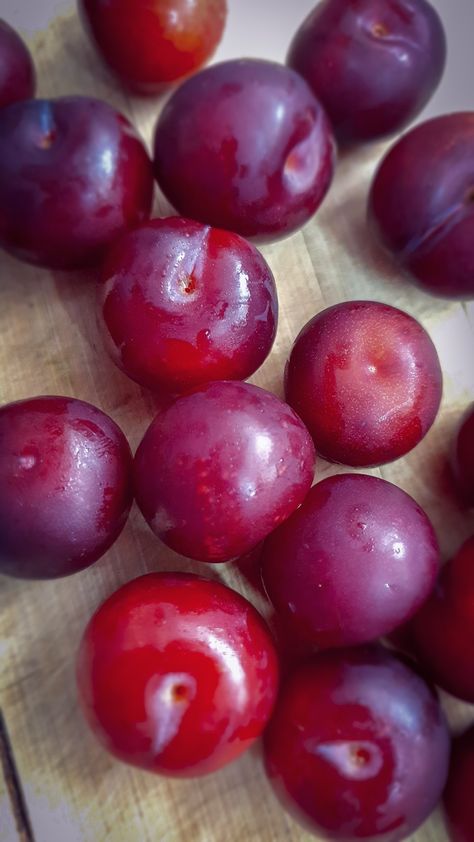 Plum Fruit Photography, Plum Aesthetic Fruit, Plums Aesthetic, Plum Aesthetic, Pantone Challenge, Plum Photography, Aesthetic Fruits, Macbook Wallpaper Aesthetic, Prune Fruit