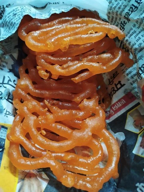 Jalebi Snapchat Story, Jalebi Snap, Jalebi Aesthetic, Jilapi Recipe, Tattoo Food, Delicious Food Image, Food Recipes For Dinner, Quotes Food, Wallpaper Food