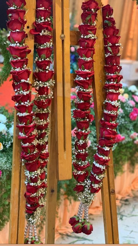 Rose Malai For Reception, Red Rose Mala For Wedding, Mala For Reception, Bridal Mala Flower, Garlands For Engagement Indian, Pelli Poola Dandalu, Pulla Dandalu For Marriage, Flower Haar Mala For Wedding, Engagement Mala